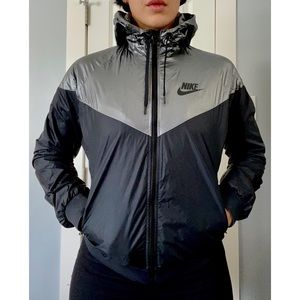 Women’s Nike windbreaker jacket
